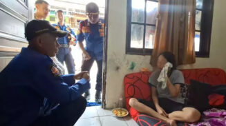 Seorang perempuan berinisial D asal Bekasi menjadi korban Kekerasan Dalam Rumah Tangga (KDRT) dan melaporkan kejadian itu ke petugas pemadam kebakaran. D mengaku dirinya sudah membuat laporan kepada polisi pada Jumat (20/6/2025) lalu.