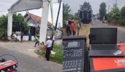Warga di Jatim Robohkan Gapura Demi Truk Sound Horeg Bisa Lewat, Videonya Viral