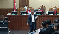 Mantan Hakim MK Maruarar Siahaan Jadi Ahli di Sidang Hasto