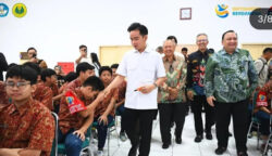 Kunjungan Gibran ke Labschool UNJ Pencitraan!