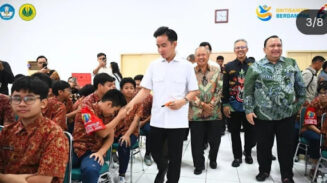 Kunjungan Gibran ke Labschool UNJ Pencitraan!