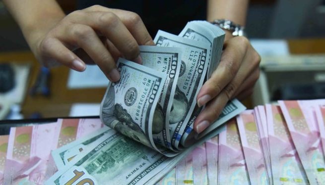 Ilustrasi rupiah dan dolar AS.