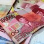Uang rupiah.