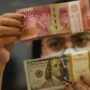 Rupiah melemah terhadap dolar AS.