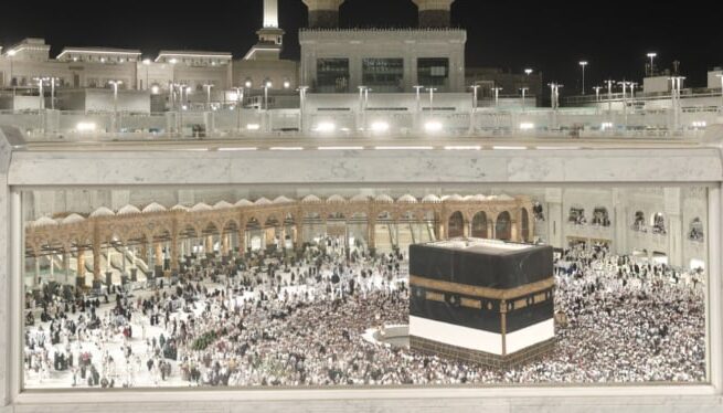 Jemaah calon haji dari berbagai negara melakukan Tawaf di Masjidil Haram, Makkah, Arab Saudi