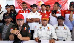Eurico Guterres bersama ribuan warga penerima rumah Eks Pejuang TIm-tim.