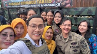 Sejumlah polwan berhasil melakukan pengamanan secara ketat untuk Menteri Keuangan (Menkeu) Sri Mulyani ketika kunjungan kerja ke Nduga, Papua Pegunungan (ist)
