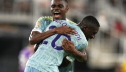 Pemain Juventus, Randal Kolo Muani rayakan gol