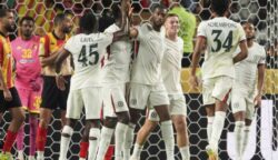 Pemain Chelsea rayakan gol