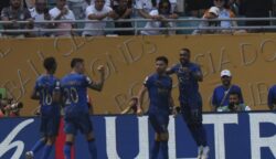 Pemain Al Hilal rayakan gol Ruben Neves