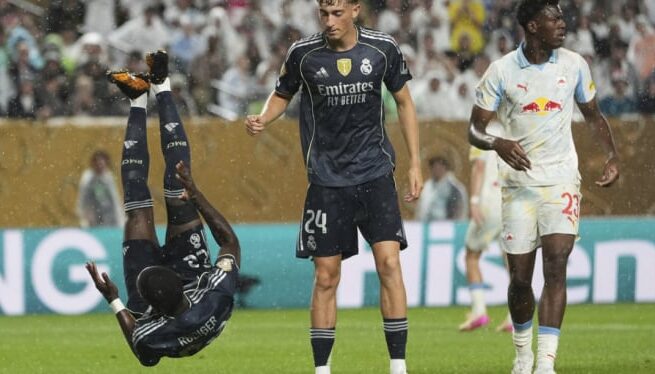 Fase grup Piala Dunia Antarklub 2025 resmi tuntas. Turnamen yang digelar FIFA di Amerika Serikat itu kini memasuki babak 16 besar, dimulai Sabtu malam (28/6/2025) waktu Indonesia.