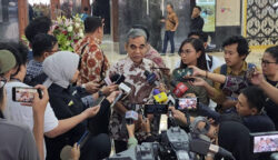 Ketua MPR Minta Keputusan Menteri Tak Bikin Pusing Presiden