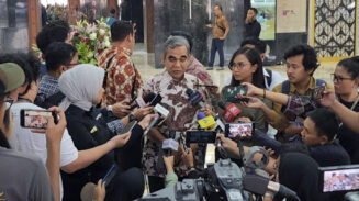 Ketua MPR Minta Keputusan Menteri Tak Bikin Pusing Presiden