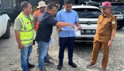 Anggota Dewan Perwakilan Rakyat Aceh (DPRA) dari Fraksi PKB, Munawar Ar Ngohwan, usai melakukan peninjauan ke lokasi bersama tim teknis dari Dinas PUPR Aceh, Rabu (24/6/2025)