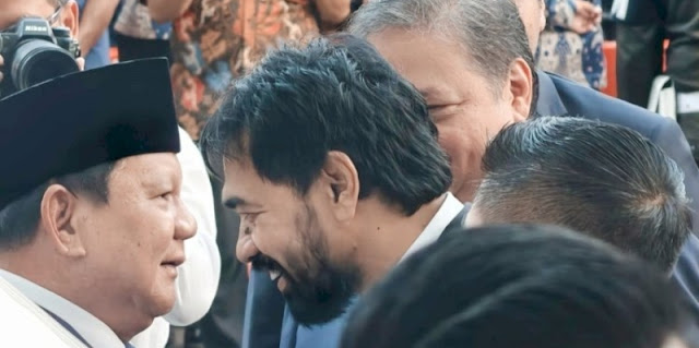 Gubernur Aceh Muzakir Manaf berbincang singkat dengan Presiden RI Prabowo Subianto di sela sela menghadiri pertemuan International Conference on Infrastructure (ICI) di JCC Senayan Jakarta, Kamis , 12 Juni 2025.