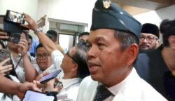Lebih Baik Uangnya untuk Rakyat