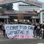 Mahasiswa yang mengatasnamakan Persatuan Mahasiswa Aceh Jakarta Raya menggelar demo di depan Gedung Kemendagri, Jakarta Pusat, Jum’at (13/6/2025). (Foto: Ist)