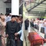 Jenazah Waled Nura dilepas usai dishalatkan di Masjid Agung Al Falah Sigli dan Dayah Nura, Tijue, Kamis (12/6). (Foto: Ist)