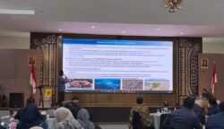 PLN UID Aceh berkolaborasi dengan DLHK Aceh serta Komunitas Lingkungan SOBOTIK Aceh, menggelar kegiatan “UID Aceh EcoFest 2025: Aksi Nyata untuk Bumi Kita”, Selasa (17/6). (Foto: Ist)