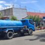 Mobil tangki enam roda milik Rutan Kelas IIB Sabang disewakan untuk proyek pembangunan pelabuhan, mengangkut air bersih secara rutin ke lokasi konstruksi.
