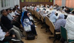 UIN Ar-Raniry Banda Aceh menggelar rapat perdana Tim World University Ranking (WUR) dan Internasionalisasi yang digelar di Ruang Rapat Rektor, pada Selasa (18/6/2025). (Foto : Humas Ar-Raniry) 