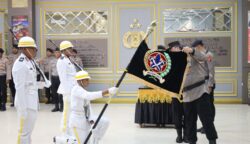 Kapolda Aceh Irjen Pol Achmad Kartiko memimpin langsung Upacara Pemuliaan Nilai-nilai Tribrata dan Penyucian Pataka Polda Aceh “Machdum Sakti”, Rabu, 18 Juni 2025 di Lobi Mapolda Aceh.
