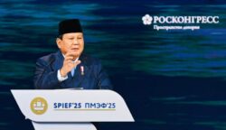 Presiden Prabowo menyinggung Gubernur Aceh Muzakir Manaf atau Mualem dalam diskusi panel acara St Petersburg International Economic Forum (SPIEF) 2025. (Foto: Ist)