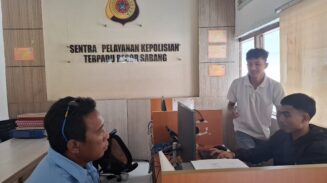 Riandi Armi saat membuat laporan penghinaan profesi wartawan di Polres Sabang, Senin (23/6). (Foto: Ist)