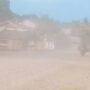 Masyarakat mengeluhkan kondisi ruas jalan berdebu dari Gampong Ujung Padang sampai Buket Gadeng, Kecamatan Kota Bahagia, Aceh Selatan. (Foto: Ist)