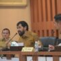 Gubernur Aceh Muzakir Manaf (Mualem) didampingi Wagub Fadhlullah dan Plt. Sekda Aceh M Nasir Syamaun memimpin Rapim Pemerintah Aceh membahas percepatan realisasi APBA 2025 di Gedung Serbaguna Setda Aceh, Senin (23/6). (Foto: For Infoaceh.net)
