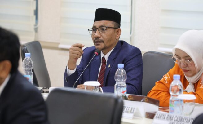 Anggota DPD RI asal Aceh, H. Sudirman atau Haji Uma, dalam rapat Komite I DPD RI pada Rabu, 25 Juni 2025. (Foto: Ist)