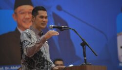 Plt Sekda Aceh, M Nasir Syamaun menyampaikan sambutan pada seminar peningkatan kualitas pendidikan Aceh di aula Dinas Pendidikan Aceh, Sabtu malam (28/6/2025). (Foto: Ist)