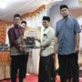 Ketua DPRK Banda Aceh Irwansyah ST menutup Festival Dala’il Khairat se-Banda Aceh pada Jumat malam, 27 Juni 2025, yang digelar di halaman Masjid Babun Najah, Gampong Surien, Kecamatan Meuraxa. (Foto: Ist)