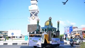 Para peserta Pawai Ta'aruf menyambut Tahun Baru Islam 1447 Hijriah saat melintasi Kecamatan Ingin Jaya, Aceh Besar, Sabtu (28/6/2025). (Foto: Ist)