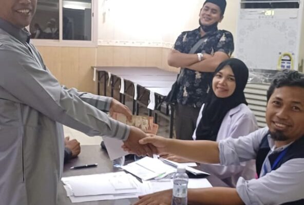 Sebanyak 392 jamaah haji Aceh yang tergabung dalam Kloter 05 Embarkasi Aceh menerima kompensasi sebesar 30 Riyal Saudi per orang dari BPKH Limited. (Foto: Ist)