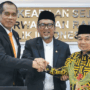 Presiden Partai Keadilan Sejahtera (PKS) periode 2025–2030, Almuzammil Yusuf, untuk pertama kalinya menghadiri Rapat Pleno Fraksi PKS DPR RI di Gedung Nusantara I, Kompleks Parlemen, Jakarta, Selasa pagi (24/06).