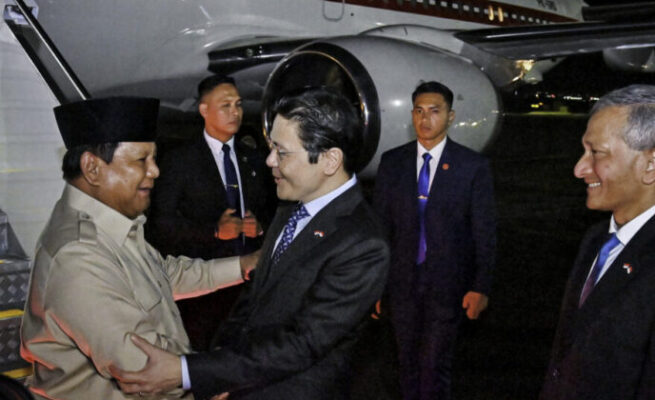Presiden Republik Indonesia Prabowo Subianto tiba di Singapura pada Minggu malam, 15 Juni 2025. (Foto: BPMI Setpres)