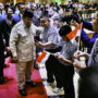 Suasana penuh semangat dan haru menyambut kedatangan Presiden Republik Indonesia Prabowo Subianto di hotel tempatnya bermalam di Singapura, pada Minggu malam, 15 Juni 2025. (Foto: BPMI Setpres)