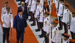 Presiden Republik Indonesia Prabowo Subianto tiba di Parliament House Singapura dan menerima sambutan resmi penuh kehormatan dari oleh Presiden Singapura, Tharman Shanmugaratnam, pada Senin, 16 Juni 2025. (Foto: BPMI Setpres)