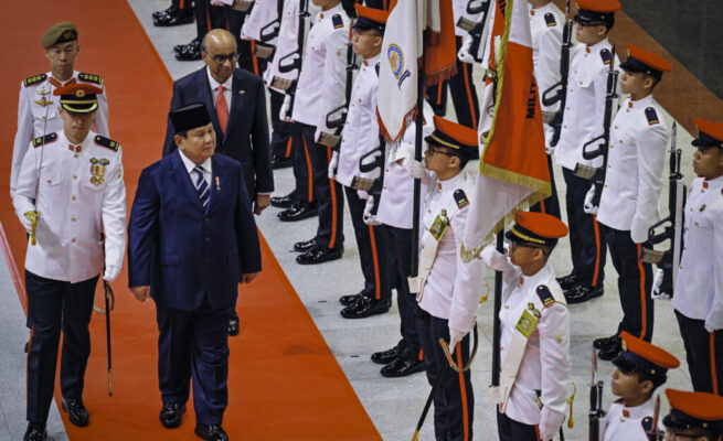Presiden Republik Indonesia Prabowo Subianto tiba di Parliament House Singapura dan menerima sambutan resmi penuh kehormatan dari oleh Presiden Singapura, Tharman Shanmugaratnam, pada Senin, 16 Juni 2025. (Foto: BPMI Setpres)