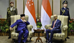 Presiden Republik Indonesia Prabowo Subianto melakukan courtesy call dengan Presiden Singapura, Tharman Shanmugaratnam, di Parliament House Singapura, pada Senin, 16 Juni 2025. (Foto: BPMI Setpres)