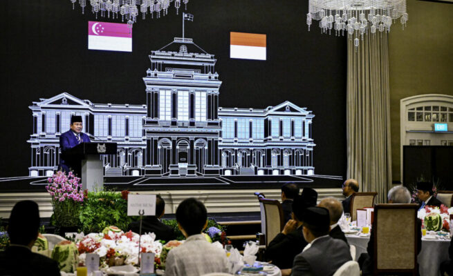 Presiden Republik Indonesia Prabowo Subianto menghadiri jamuan santap siang kenegaraan yang diselenggarakan oleh Presiden Republik Singapura, Tharman Shanmugaratnam, di salah satu hotel di Singapura, pada Senin, 16 Juni 2025. (Foto: BPMI Setpres)