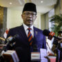 Menteri Luar Negeri Sugiono menyampaikan keterangannya usai mendampingi Presiden Prabowo dalam rangkaian kunjungan kenegaraannya di Singapura, pada Senin, 16 Juni 2025. (Foto: BPMI Setpres)