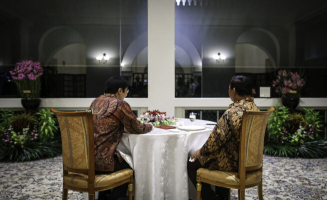 Presiden Prabowo Subianto mengikuti jamuan santap malam pribadi atau private dinner yang digelar oleh Perdana Menteri (PM) Singapura Lawrence Wong di Gedung Sri Temasek, Istana Singapura, pada Senin malam, 16 Juni 2025. (Foto: BPMI Setpres)