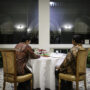 Presiden Prabowo Subianto mengikuti jamuan santap malam pribadi atau private dinner yang digelar oleh Perdana Menteri (PM) Singapura Lawrence Wong di Gedung Sri Temasek, Istana Singapura, pada Senin malam, 16 Juni 2025. (Foto: BPMI Setpres)