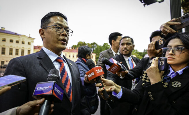 Menteri Luar Negeri Sugiono menyampaikan keterangan pers kepada awak media di St. Petersburg, pada Rabu, 18 Juni 2025. (Foto: BPMI Setpres)