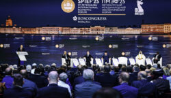 Presiden Prabowo Subianto menghadiri sesi pleno Saint Petersburg International Economic Forum (SPIEF) 2025 di ExpoForum Convention and Exhibition Centre, St. Petersburg, Rusia, pada Jumat, 20 Juni 2025. (Foto: BPMI Setpres)