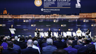 Presiden Prabowo Subianto menghadiri sesi pleno Saint Petersburg International Economic Forum (SPIEF) 2025 di ExpoForum Convention and Exhibition Centre, St. Petersburg, Rusia, pada Jumat, 20 Juni 2025. (Foto: BPMI Setpres)
