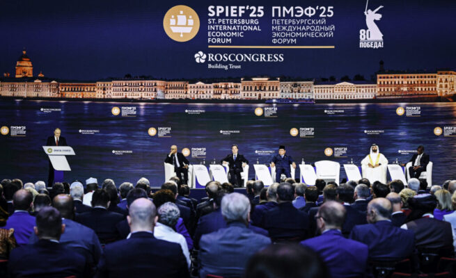 Presiden Prabowo Subianto menghadiri sesi pleno Saint Petersburg International Economic Forum (SPIEF) 2025 di ExpoForum Convention and Exhibition Centre, St. Petersburg, Rusia, pada Jumat, 20 Juni 2025. (Foto: BPMI Setpres)