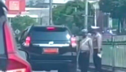 Viral Mobil Dinas Masuk Jalur Transjakarta, Polisi Malah Beri Hormat, ini Kata Dirlantas